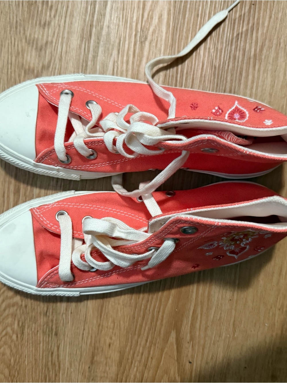Converse Coral High-Top Sneakers with Floral Embroidery no box - Picture 4 of 8